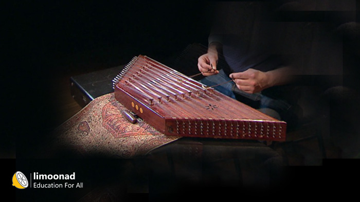 از انواع سازهای موسیقی زهی مانند سنتور (santour)